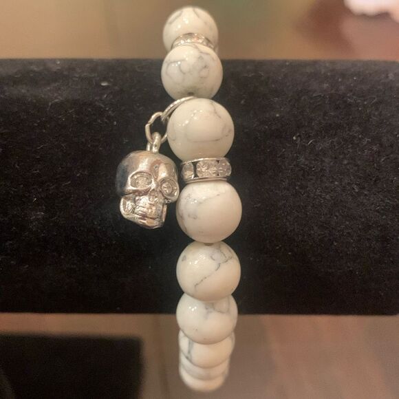 Large White Marble stretch bracelet with Skull Charm - Picture 1 of 2